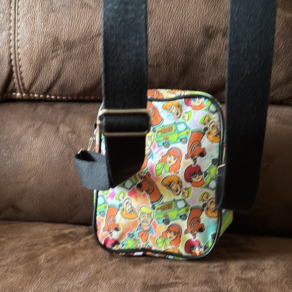 Bioworld Scooby Doo & Gang Crossbody Bag NWT - Picture 3 of 8